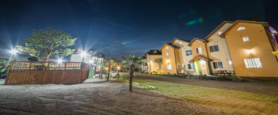 Red Windmill Pension Jeju Exterior photo